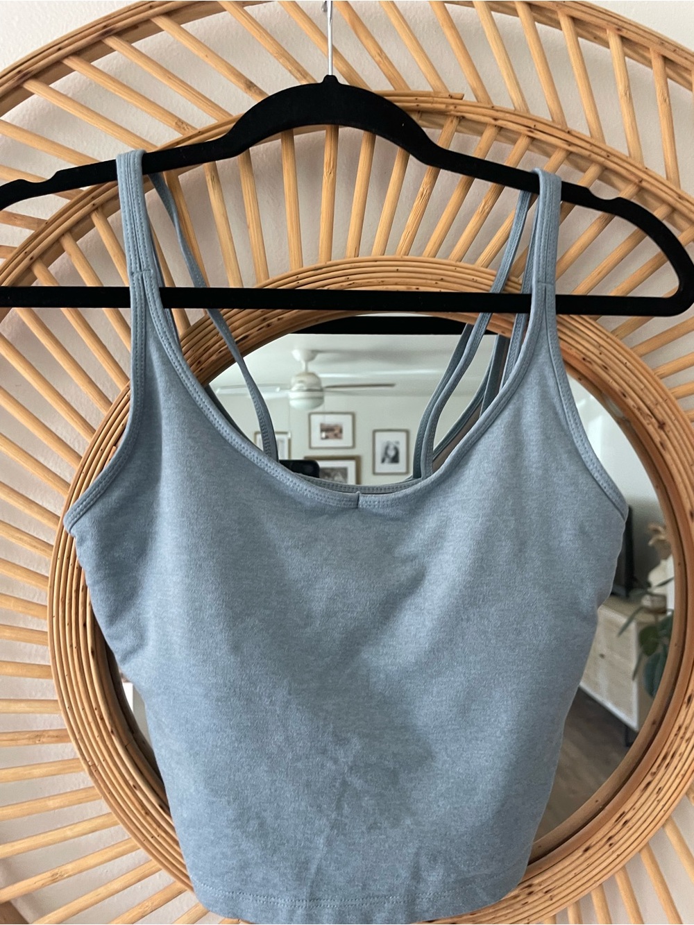 Vuori Light Blue Women's Crop Tank Top size medium